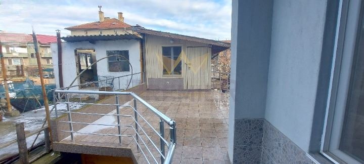 Продава КЪЩА, гр. Айтос, област Бургас, снимка 14 - Къщи - 53105766