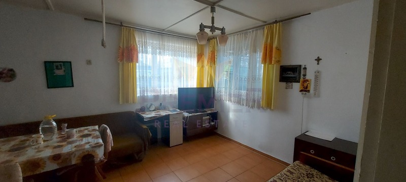 Продава КЪЩА, гр. Айтос, област Бургас, снимка 2 - Къщи - 53105766