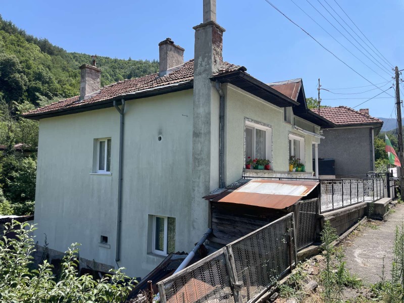 Продава КЪЩА, гр. Габрово, област Габрово, снимка 2 - Къщи - 52260417