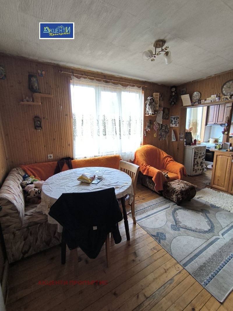 Продава ЕТАЖ ОТ КЪЩА, гр. Дебелец, област Велико Търново, снимка 10 - Етаж от къща - 53241442