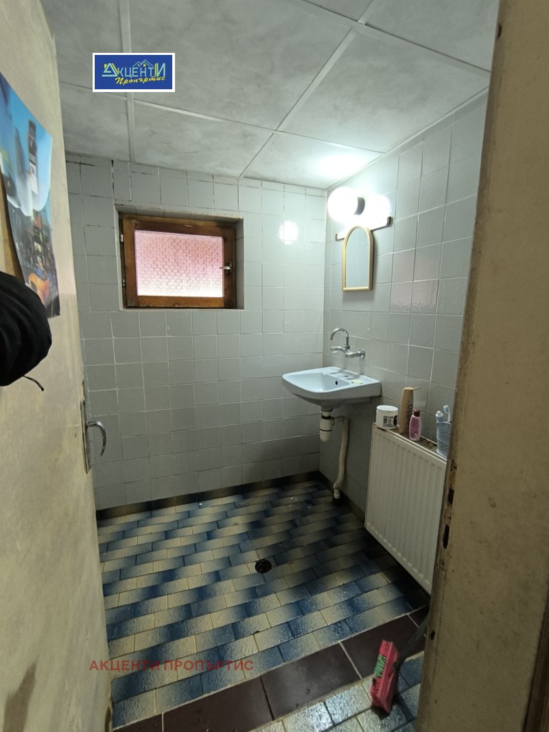 Продава ЕТАЖ ОТ КЪЩА, гр. Дебелец, област Велико Търново, снимка 3 - Етаж от къща - 53241442