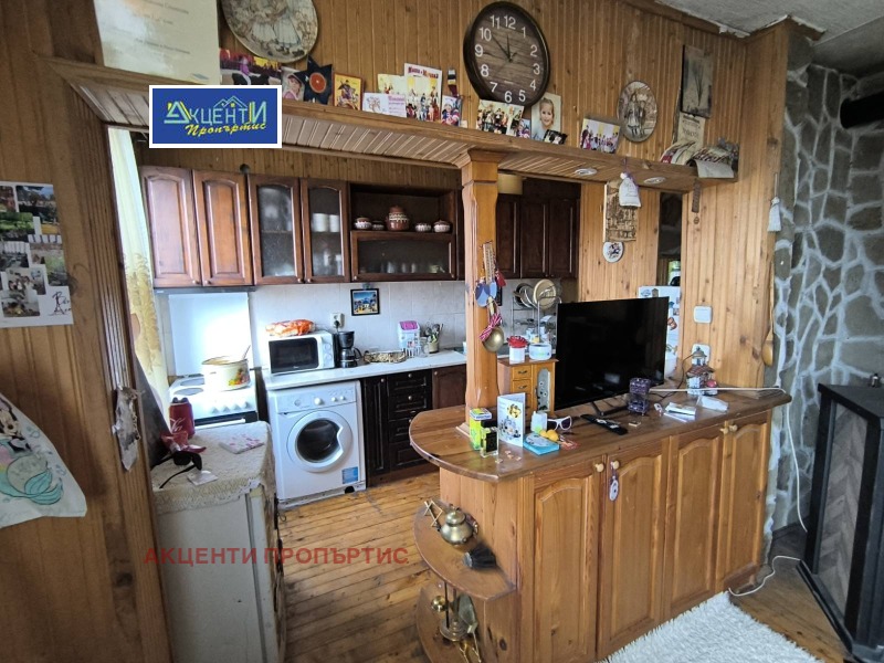 Продава ЕТАЖ ОТ КЪЩА, гр. Дебелец, област Велико Търново, снимка 2 - Етаж от къща - 53241442