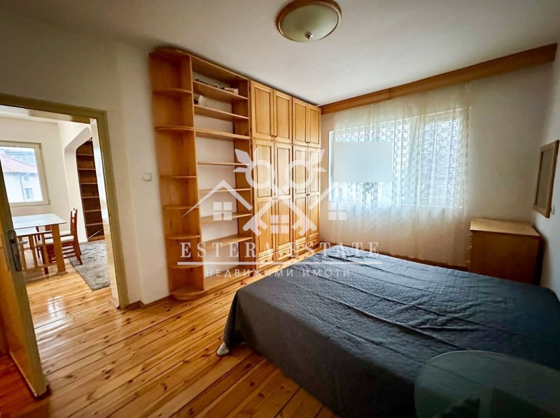 Продава ЕТАЖ ОТ КЪЩА, гр. Шумен, Център, снимка 5 - Етаж от къща - 53256108