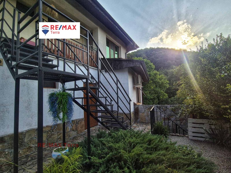 Продава  Вила област Габрово , гр. Плачковци , 212 кв.м | 45700101