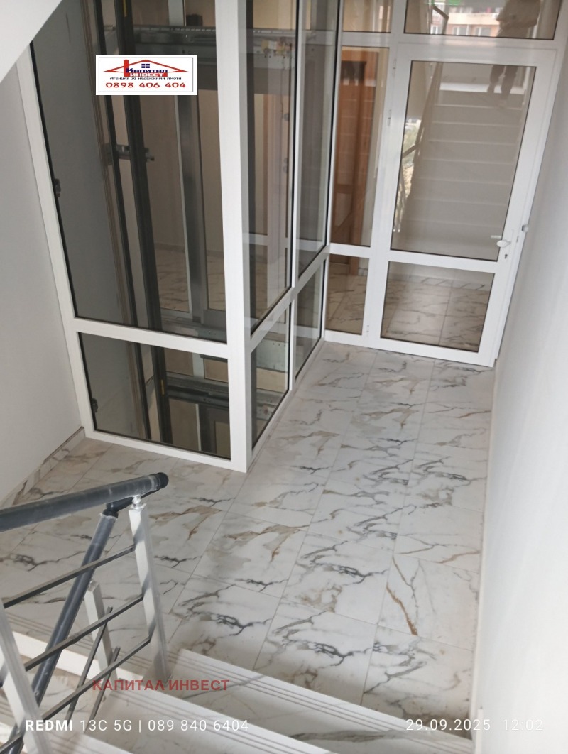 Продава  2-стаен град Благоевград , Освобождение , 59 кв.м | 92007569 - изображение [12]