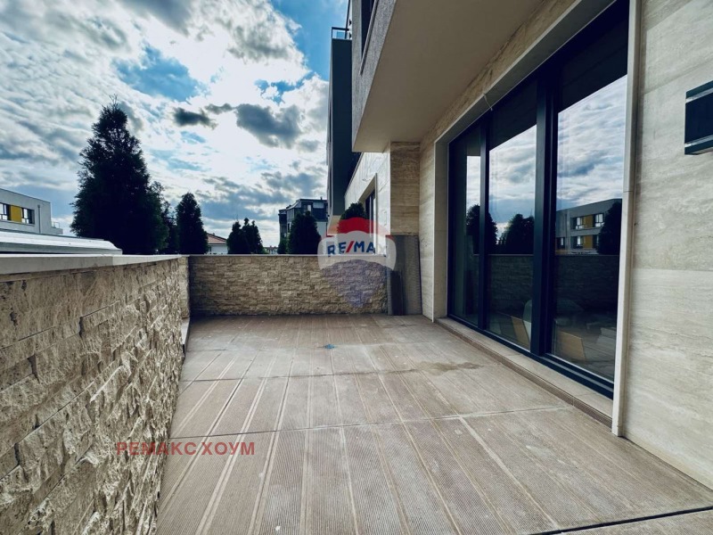 Продава 3-СТАЕН в град Варна, Бриз - 147 кв.м / 422 000 € » 825 360.26 лв., РЕМАКС ХОУМ