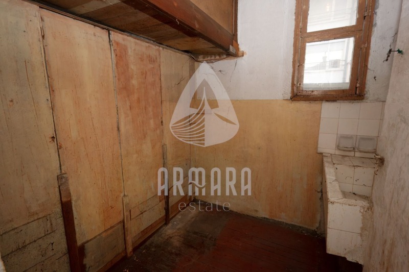 Продава ЕТАЖ ОТ КЪЩА, гр. Пловдив, Център, снимка 5 - Етаж от къща - 52635333