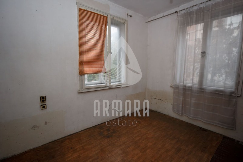 Продава ЕТАЖ ОТ КЪЩА, гр. Пловдив, Център, снимка 4 - Етаж от къща - 52635333