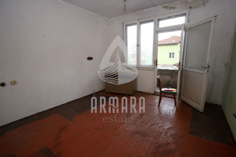 Продава ЕТАЖ ОТ КЪЩА, гр. Пловдив, Център, снимка 2 - Етаж от къща - 52635333