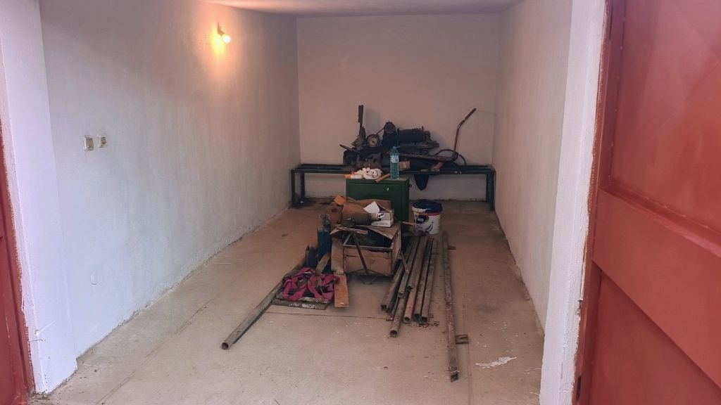 Продава ГАРАЖ, ПАРКОМЯСТО, гр. Пазарджик, Идеален център, снимка 4 - Гаражи и паркоместа - 53654513