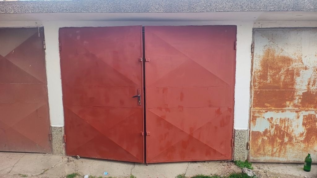 Продава ГАРАЖ, ПАРКОМЯСТО, гр. Пазарджик, Идеален център, снимка 3 - Гаражи и паркоместа - 53654513