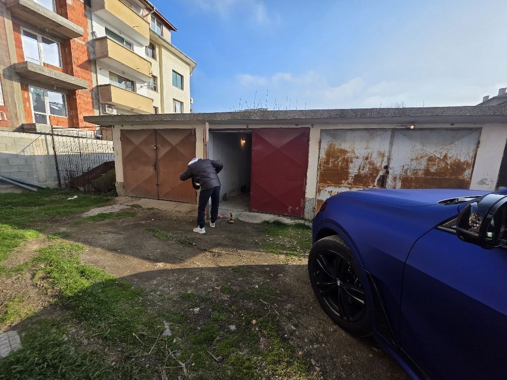 Продава ГАРАЖ, ПАРКОМЯСТО, гр. Пазарджик, Идеален център