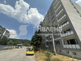 2 sypialnie Iztok, Pernik 1