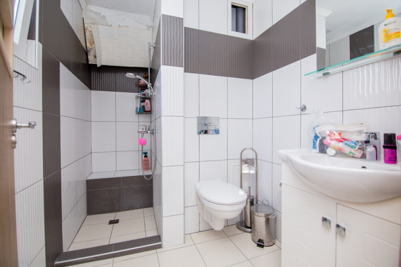 Продава КЪЩА, гр. Варна, Център, снимка 8 - Къщи - 54607499