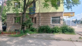 Продава 2-стаен град София Център - [1] 