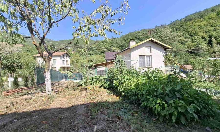 Продава КЪЩА, с. Томпсън, област София област, снимка 7 - Къщи - 51486411