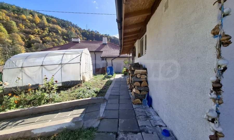Продава КЪЩА, с. Томпсън, област София област, снимка 15 - Къщи - 51486411