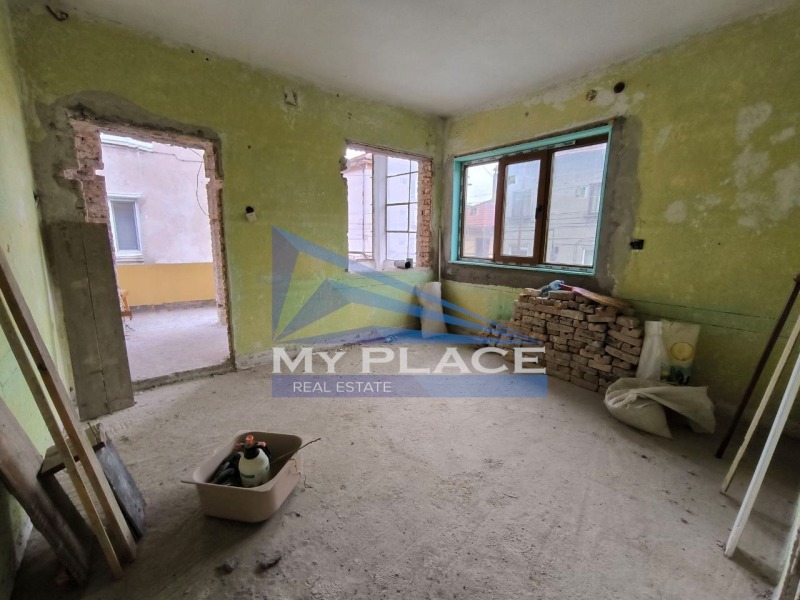 Продава ЕТАЖ ОТ КЪЩА в град Шумен, Басейна - 81 кв.м / 138 000 € » 269 904.54 лв., МАЙ ПЛЕЙС
