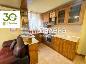 Продава 4-стаен град Варна Център - [1] 