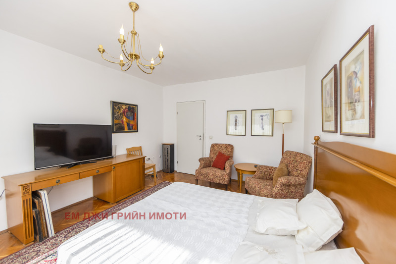 Продава 4-СТАЕН, гр. София, Център, снимка 2 - Апартаменти - 52988451