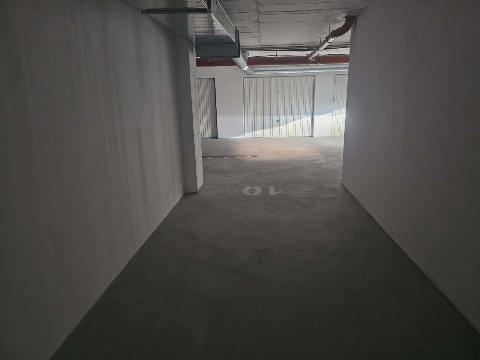 Продава ГАРАЖ, ПАРКОМЯСТО, гр. Кърджали, Възрожденци, снимка 2 - Гаражи и паркоместа - 52833775