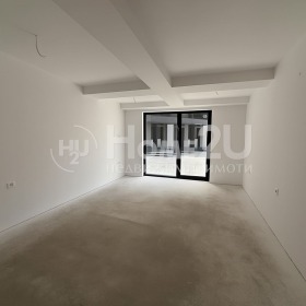 2 makuuhuonetta m-t Dolna Traka, Varna