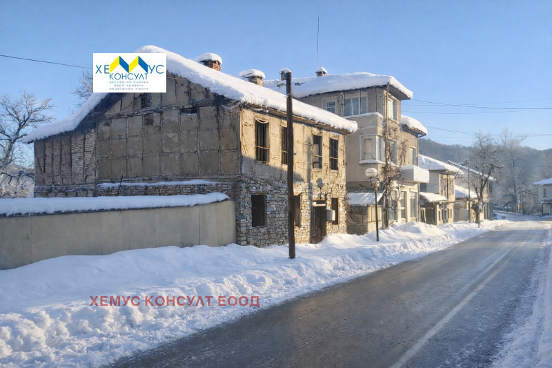 Продава КЪЩА, с. Орешак, област Ловеч