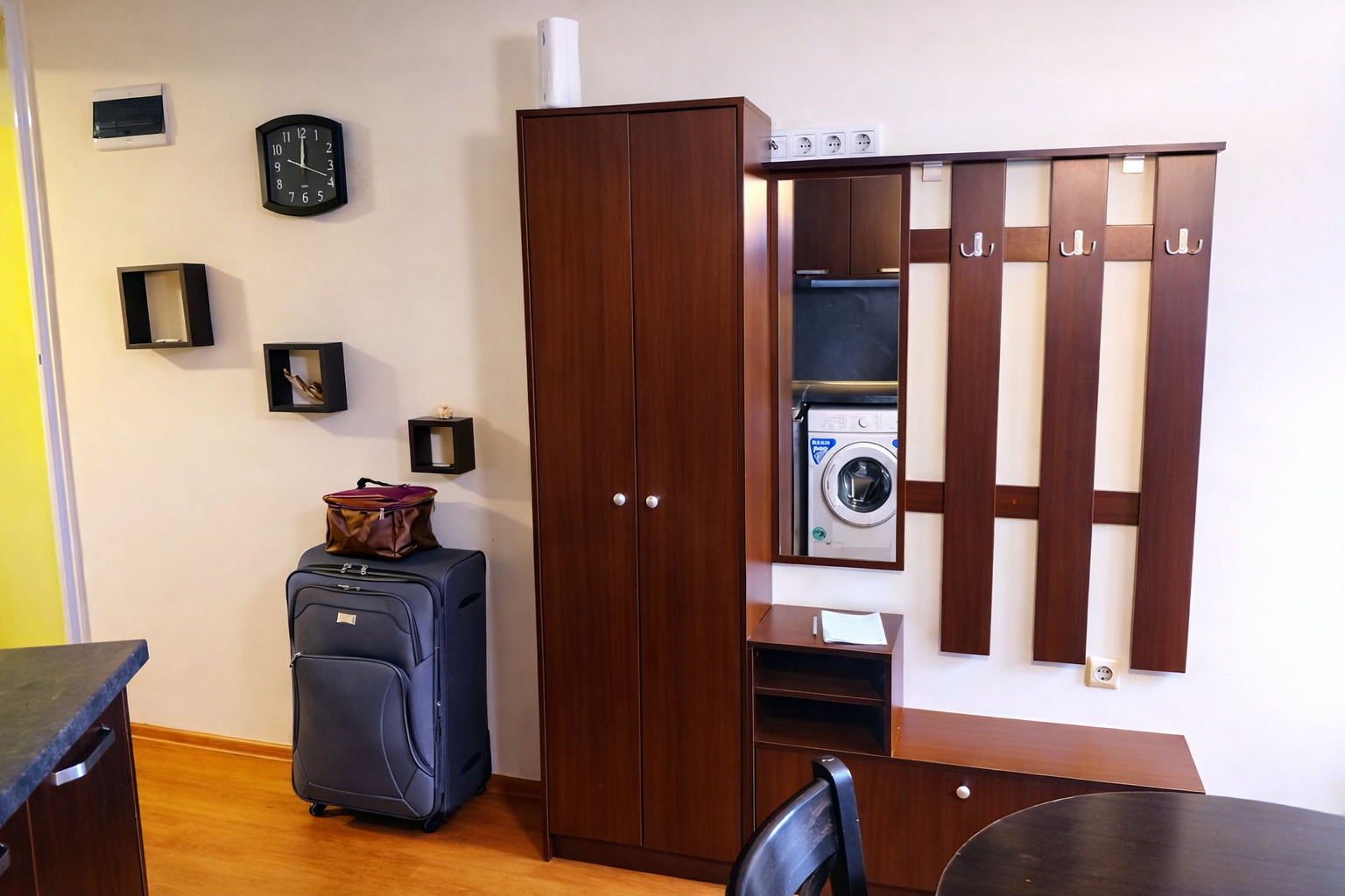 Продава 1-СТАЕН, гр. Варна, Колхозен пазар, снимка 2 - Апартаменти - 54025356
