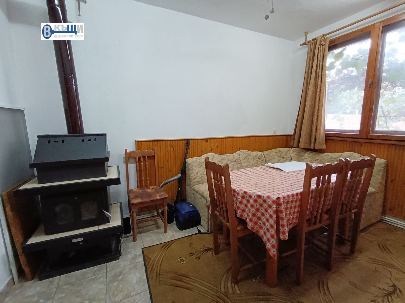 Продава КЪЩА, гр. Дебелец, област Велико Търново, снимка 2 - Къщи - 51847616