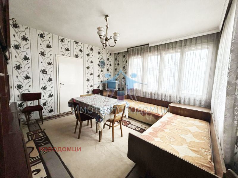 Продава ЕТАЖ ОТ КЪЩА, гр. Шумен, Добруджански, снимка 3 - Етаж от къща - 52873565