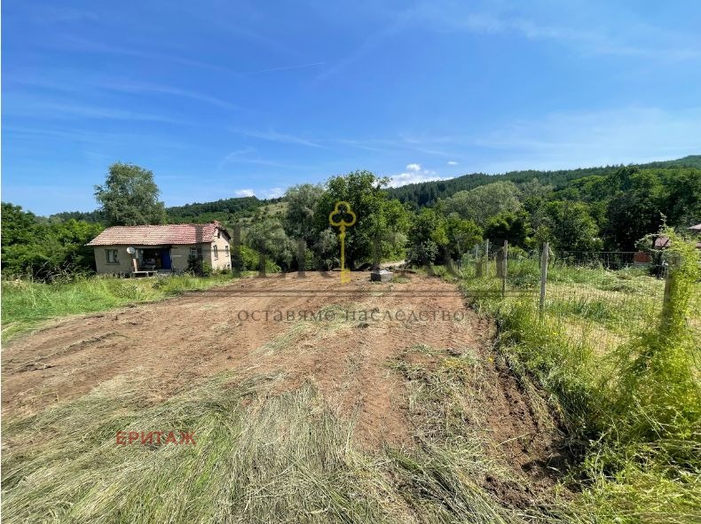Продава  Парцел област Перник , с. Горна Диканя , 600 кв.м | 43596926