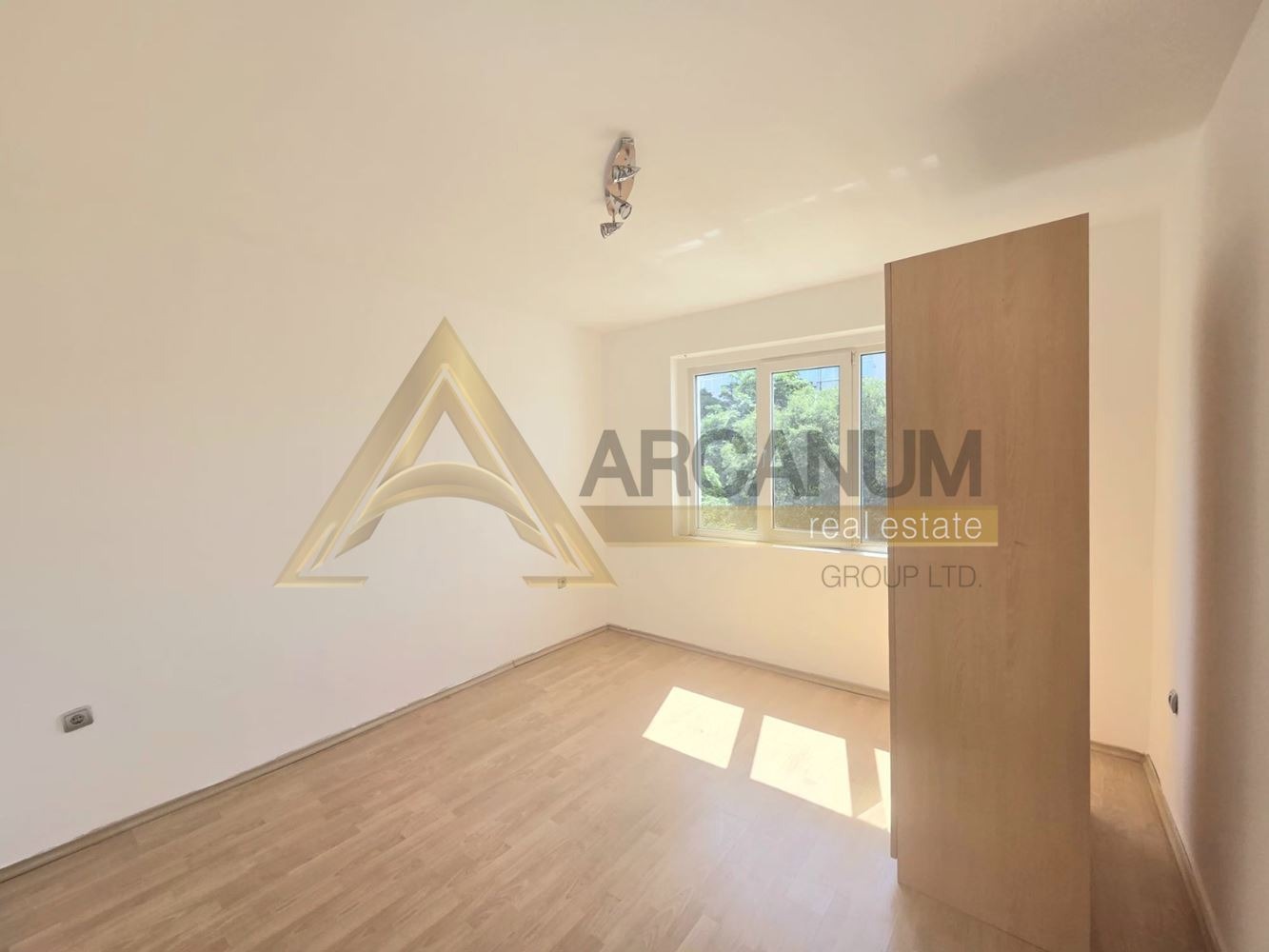 Продава 4-СТАЕН, гр. Варна, Окръжна болница-Генерали, снимка 3 - Апартаменти - 55803638
