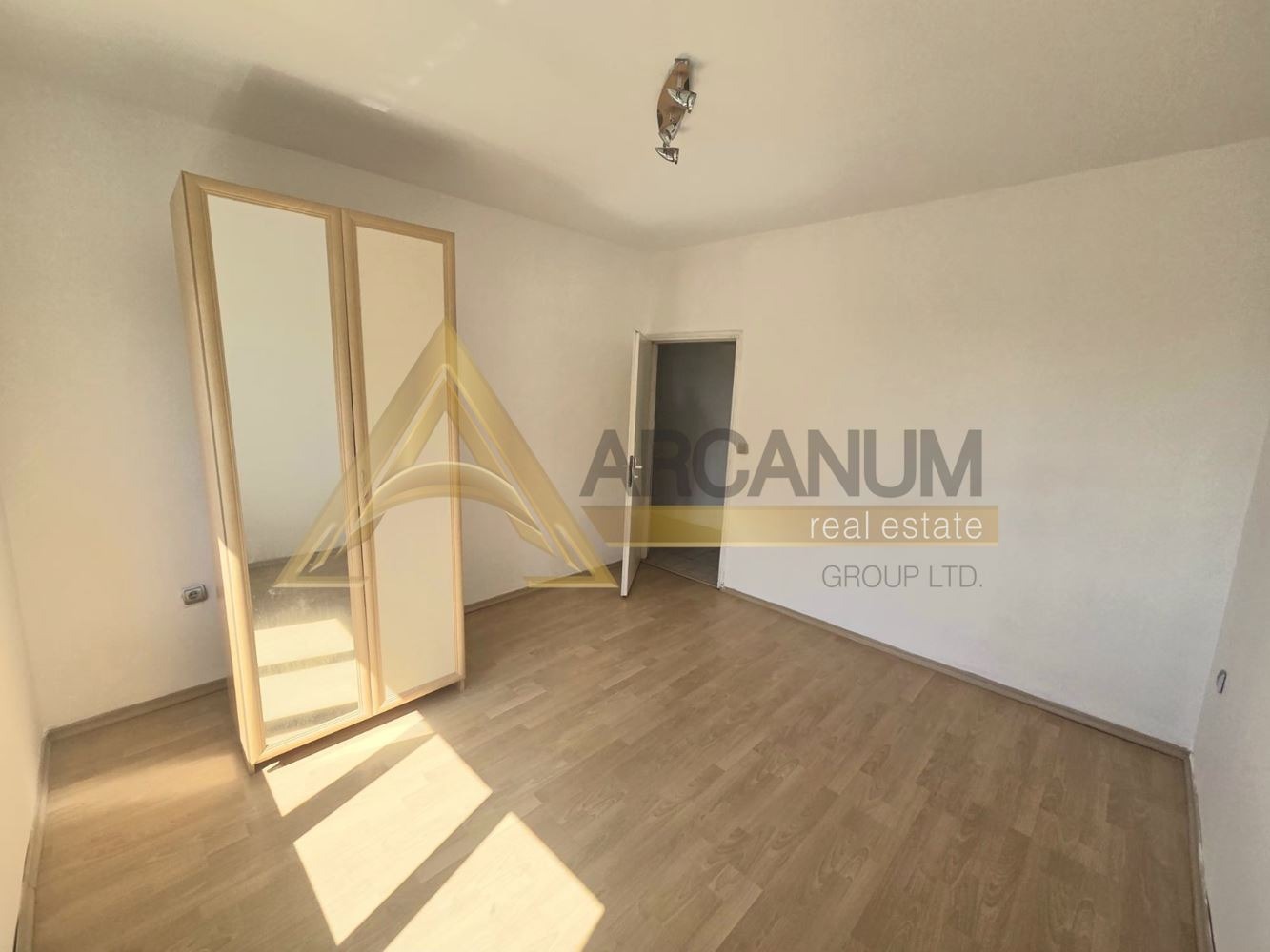 Продава 4-СТАЕН, гр. Варна, Окръжна болница-Генерали, снимка 4 - Апартаменти - 55803638