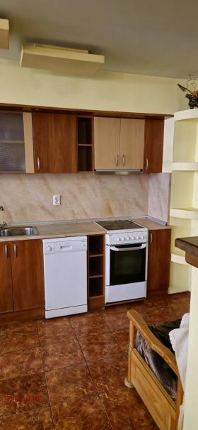 2 makuuhuonetta Sini kamani, Sliven 4