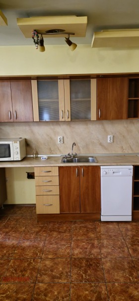 2 makuuhuonetta Sini kamani, Sliven 3