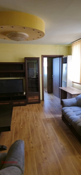 2 makuuhuonetta Sini kamani, Sliven 2