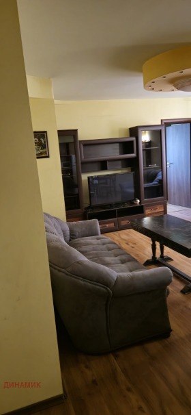 2 makuuhuonetta Sini kamani, Sliven 1