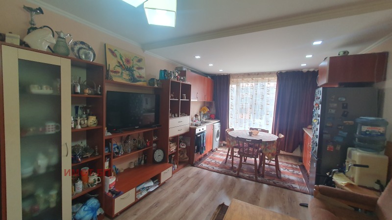 Продава 2-СТАЕН, гр. Перник, Изток, снимка 2 - Апартаменти - 53574110