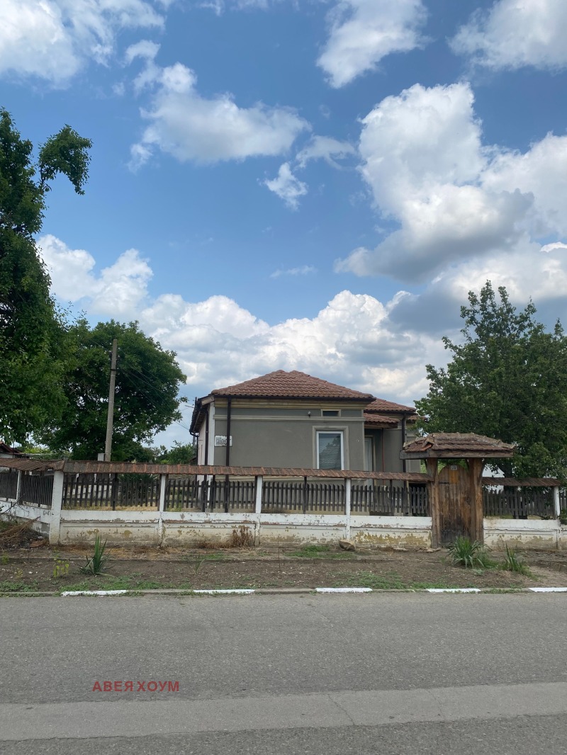 Продава КЪЩА, с. Смолница, област Добрич