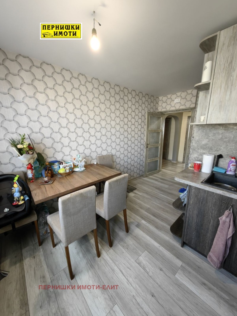 Продава  3-стаен град Перник , Изток , 80 кв.м | 72109238 - изображение [8]