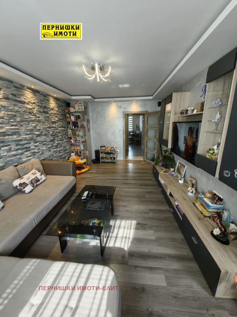 Продава  3-стаен град Перник , Изток , 80 кв.м | 72109238 - изображение [3]