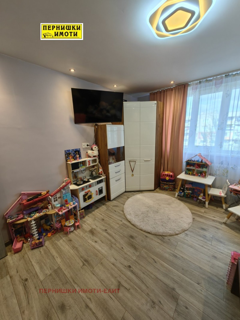 Продава  3-стаен град Перник , Изток , 80 кв.м | 72109238 - изображение [11]
