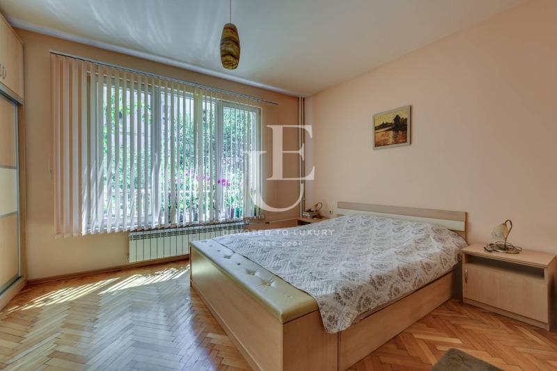 Продава 3-СТАЕН, гр. София, Център, снимка 2 - Апартаменти - 53165819