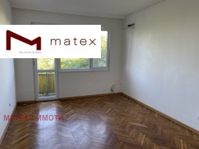 1 chambre Pobeda, Varna 13