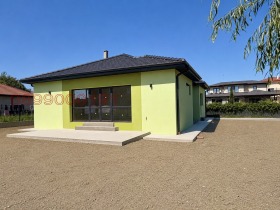 Продава  Къща, с. Скутаре