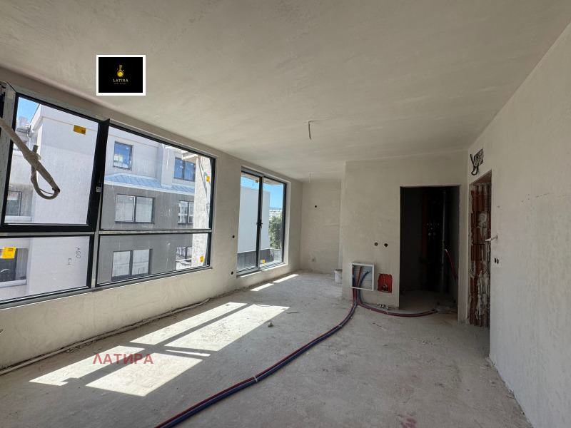 Myytävänä  Studio Sofia , Družba 1 , 51 neliömetriä | 60283345 - kuva [3]