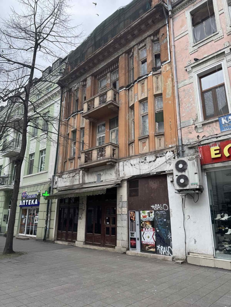 Продава САМОСТОЯТЕЛНА СГРАДА в град Бургас, Център - 1000 кв.м / 1 100 000 € » 2 151 413.00 лв., ЕМТ