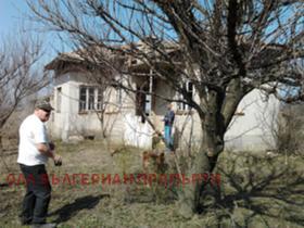 Продажба на имоти в с. Кладенци, област Добрич - изображение 1 