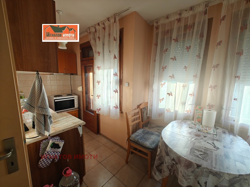 Продава  3-стаен град Пазарджик , Център , 99 кв.м | 60329296 - изображение [2]