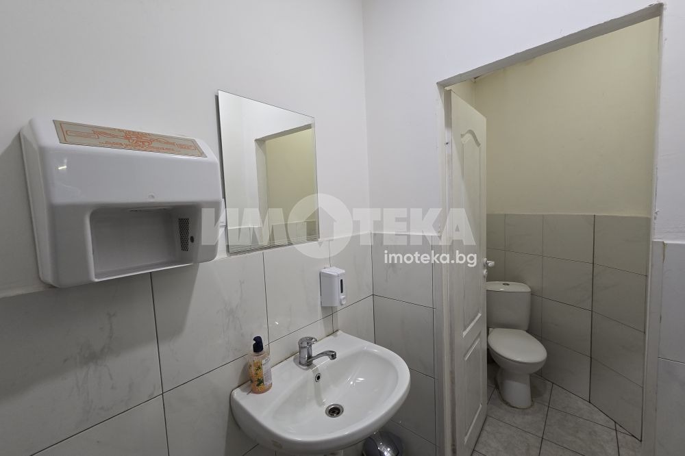 Продава МАГАЗИН, гр. София, Център, снимка 2 - Магазини - 49794375